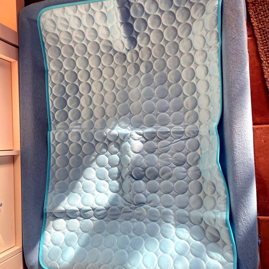 Blaue Eisseide-Kühlmatte